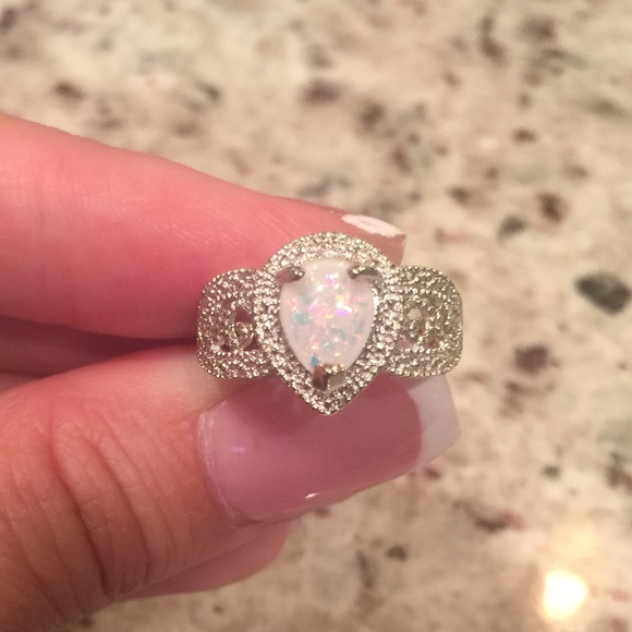 Jewelry - Opal ring